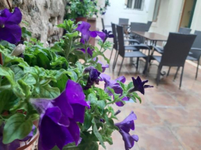  Kotor Emerald Apartments  Котор